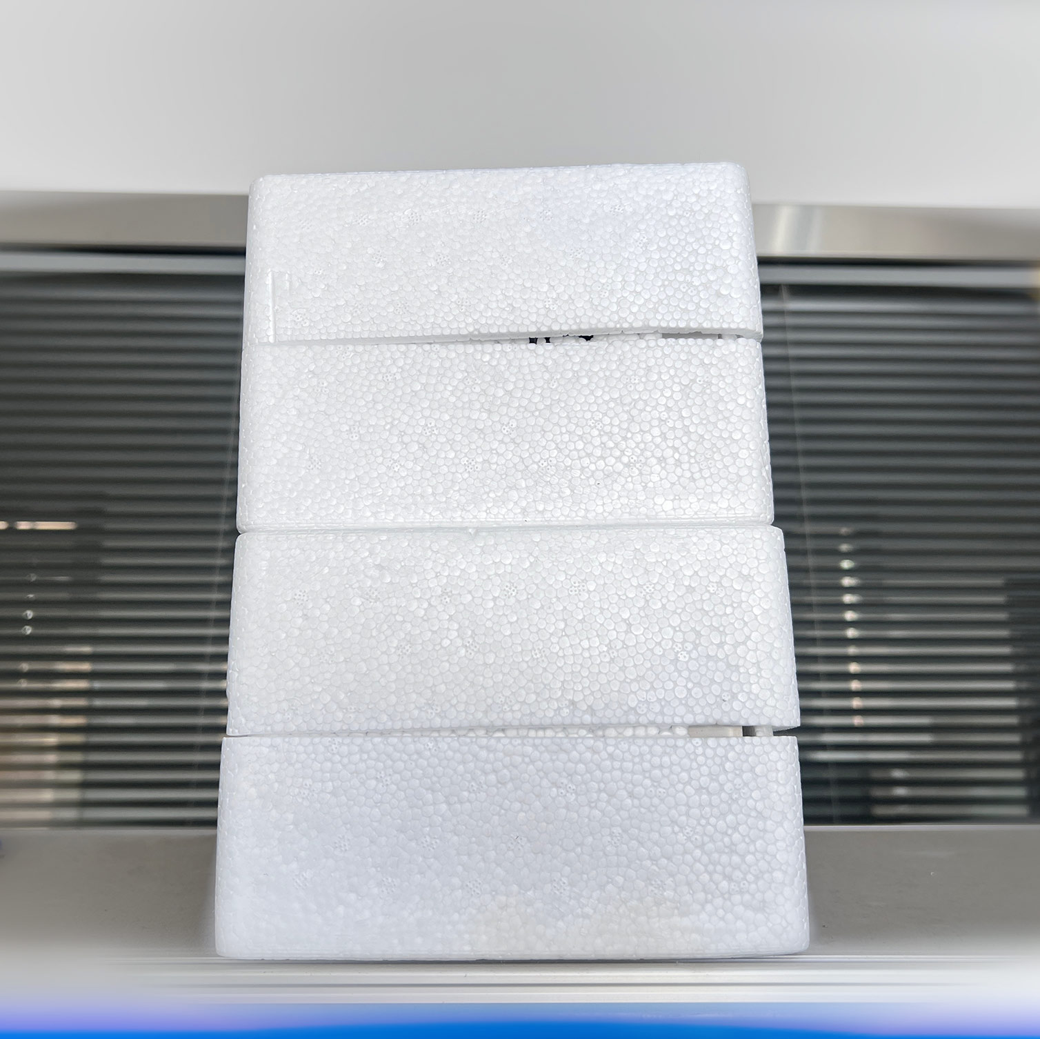 Quais são as melhores práticas para armazenar capacitores shunt auto-recuperáveis ​​sobressalentes antes de serem colocados em serviço?