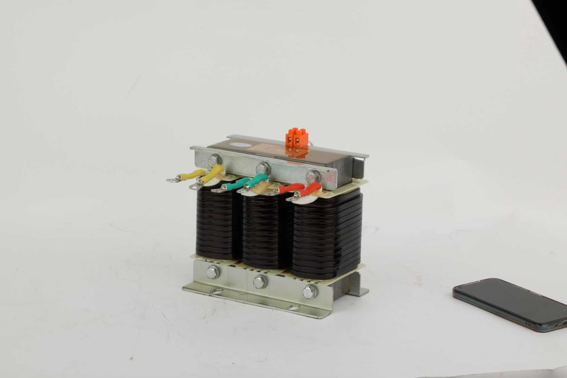 Qual o papel dos reatores nos sistemas de energia modernos?